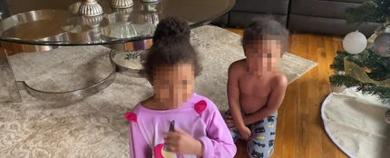 Dos niñas se gastan 700 dólares en juguetes con la tarjeta de su madre Dos niñas se gastan 700 dólares en juguetes con la tarjeta de su madre