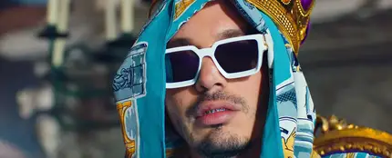 J Balvin en el videoclip de 'Morado' J Balvin en el videoclip de 'Morado'