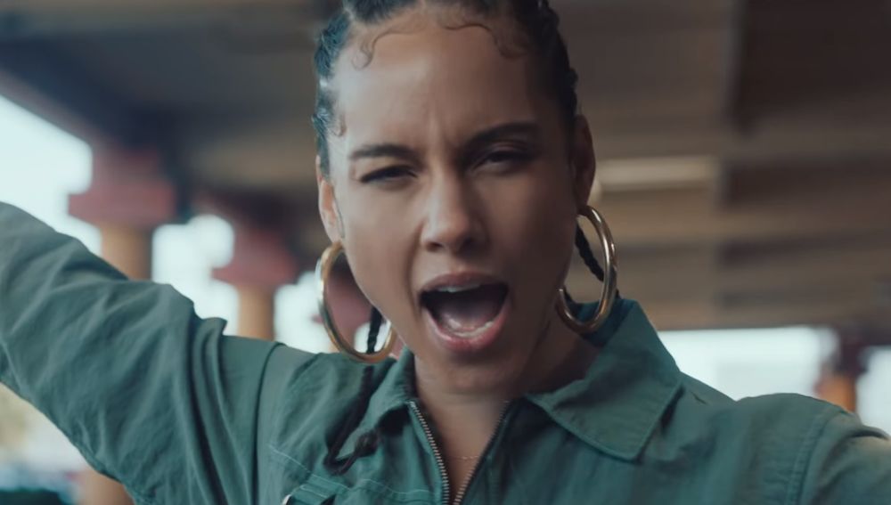Alicia Keys en el videoclip de 'Underdog'