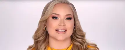 La youtuber Nikkietutorials La youtuber Nikkietutorials