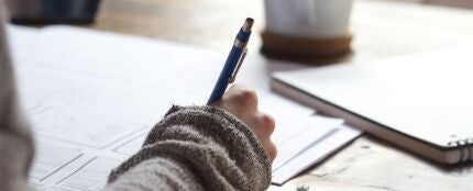 Una persona haciendo un examen