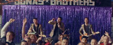 Los Jonas Brothers en el videoclip de 'What A Man Gotta Do' Los Jonas Brothers en el videoclip de 'What A Man Gotta Do'