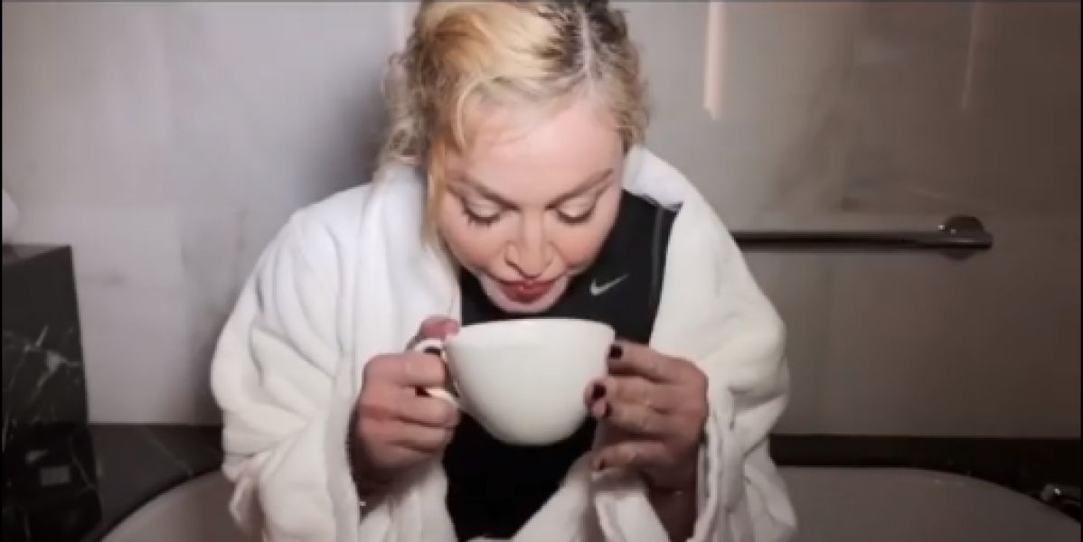 Madonna bebe su propia orina