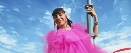 Charli XCX pone voz a ‘We Are Born To Play’, la canción del parque temático de Super Nintendo World Charli XCX pone voz a ‘We Are Born To Play’, la canción del parque temático de Super Nintendo World
