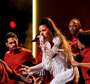 Rosalía durante su actuación en los Grammy 2020 Rosalía durante su actuación en los Grammy 2020