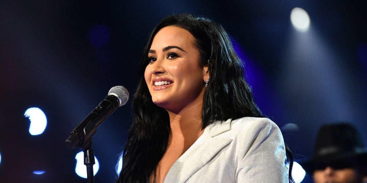 Demi Lovato durante su actuación en los Grammy 2020