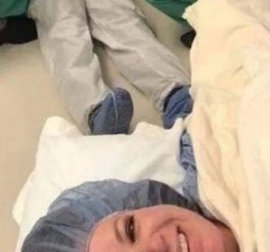El divertido selfie de una mujer que acaba de parir El divertido selfie de una mujer que acaba de parir