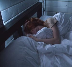 Una chica durmiendo Una chica durmiendo