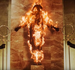 El protagonista en llamas de 'Flames', el nuevo single de Zayn El protagonista en llamas de 'Flames', el nuevo single de Zayn