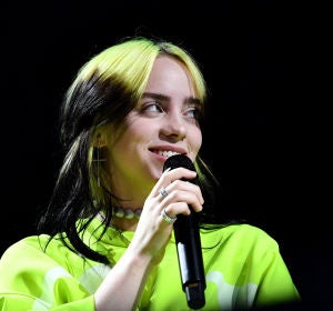 Billie Eilish durante una actuación Billie Eilish durante una actuación