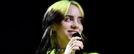 Billie Eilish durante una actuación Billie Eilish durante una actuación