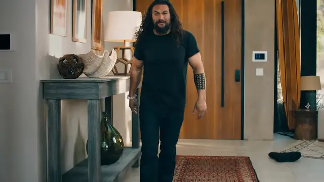 Jason Momoa se desmuscula en un anuncio