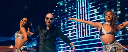 Pitbull en el videoclip de 'Get Ready' Pitbull en el videoclip de 'Get Ready'