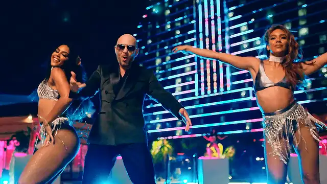 Pitbull en el videoclip de 'Get Ready'
