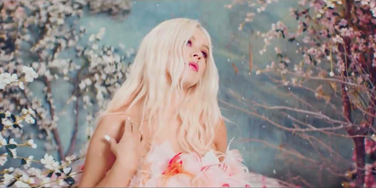 Christina Aguilera en el vídeo de 'Fall On Me'