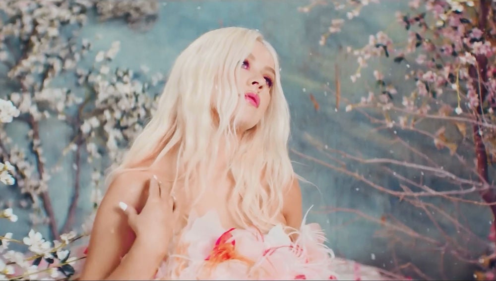 Christina Aguilera en el vídeo de 'Fall On Me'