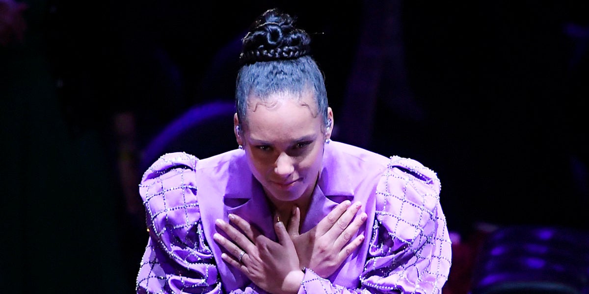 Alicia Keys durante el homenaje a Kobe Bryant