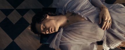 Harry Styles en el videoclip de 'Falling'