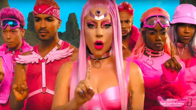 Lady Gaga en el videoclip de 'Stupid Love'