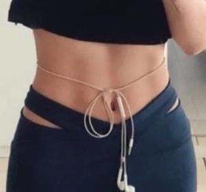 Earphones Waist Challenge: el peligroso reto viral para demostrar la delgadez Earphones Waist Challenge: el peligroso reto viral para demostrar la delgadez