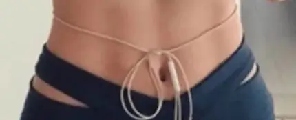 Earphones Waist Challenge: el peligroso reto viral para demostrar la delgadez Earphones Waist Challenge: el peligroso reto viral para demostrar la delgadez