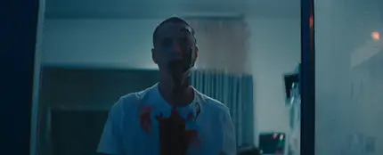 J Balvin, ensangrentado en el videoclip de 'Rojo' J Balvin, ensangrentado en el videoclip de 'Rojo'