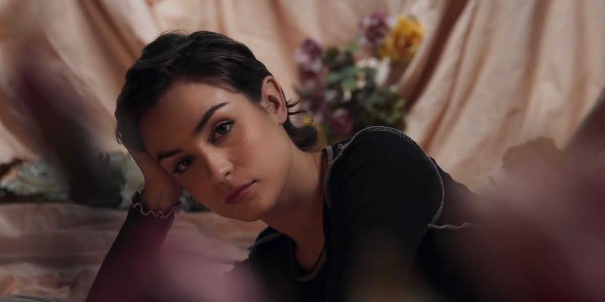 Natalia Lacunza en el videoclip de 'algo duele más'