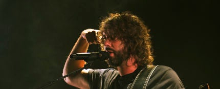 Mikel Izal durante el concierto en Barcelona