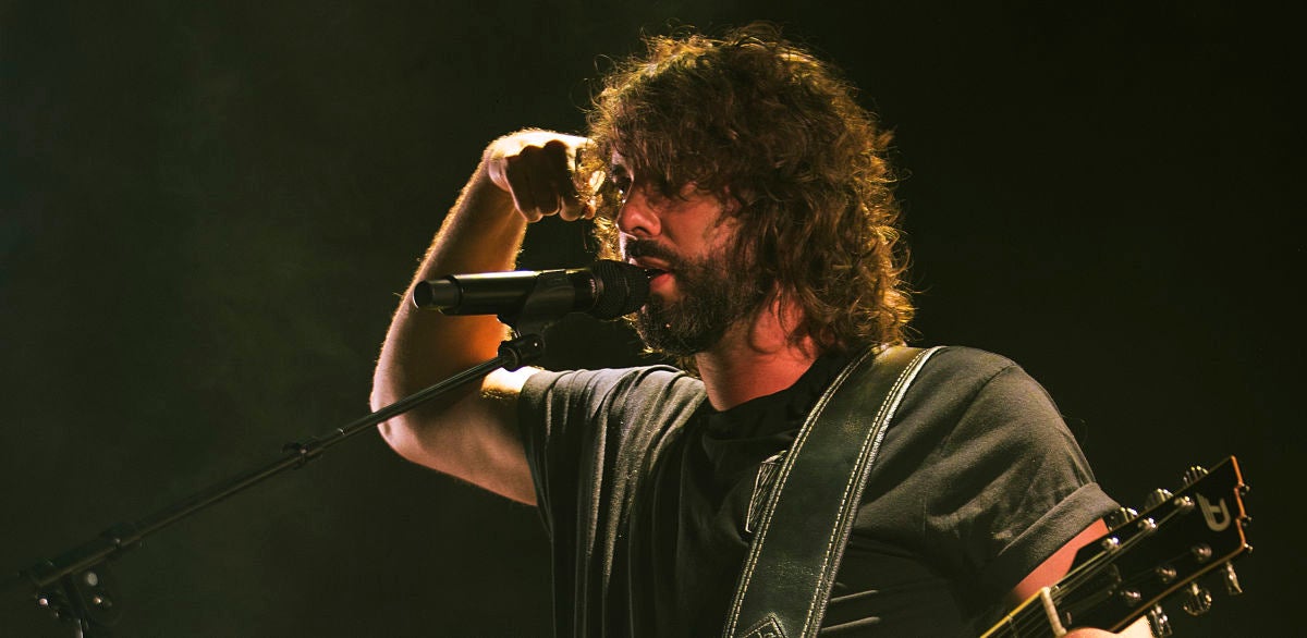 Mikel Izal durante el concierto en Barcelona