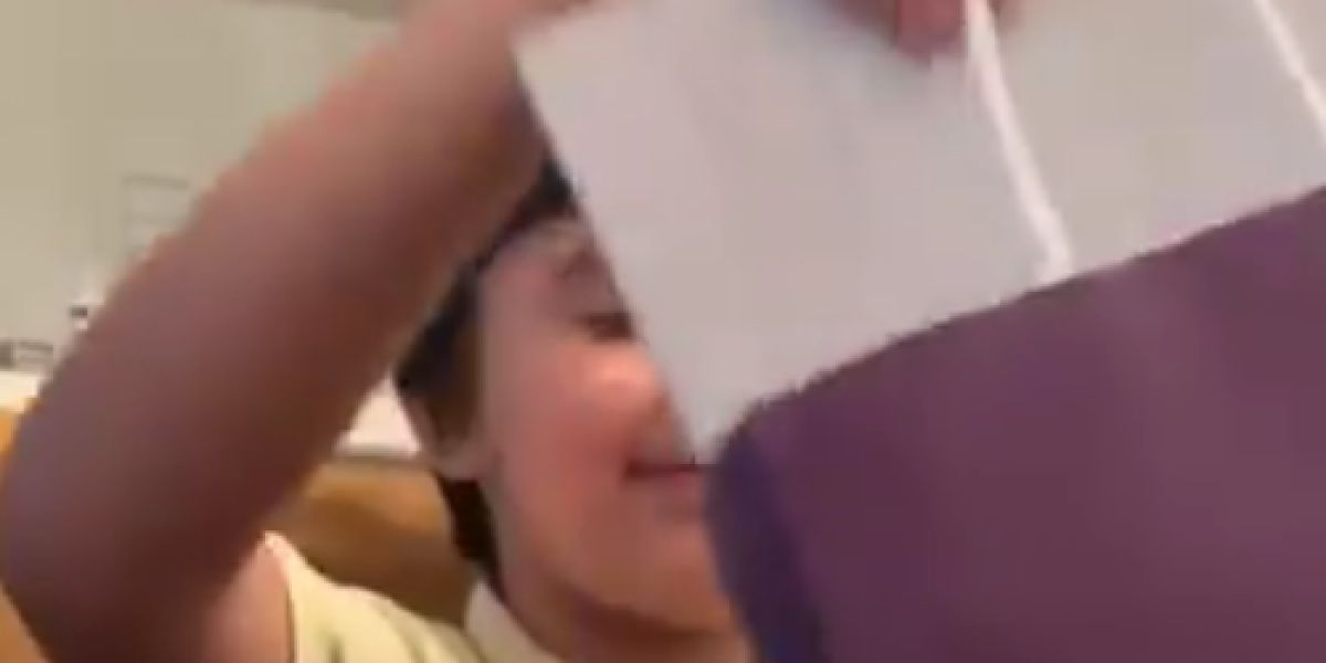 El vídeo que muestra la emoción de un niño al abrir su regalo de cumpleaños