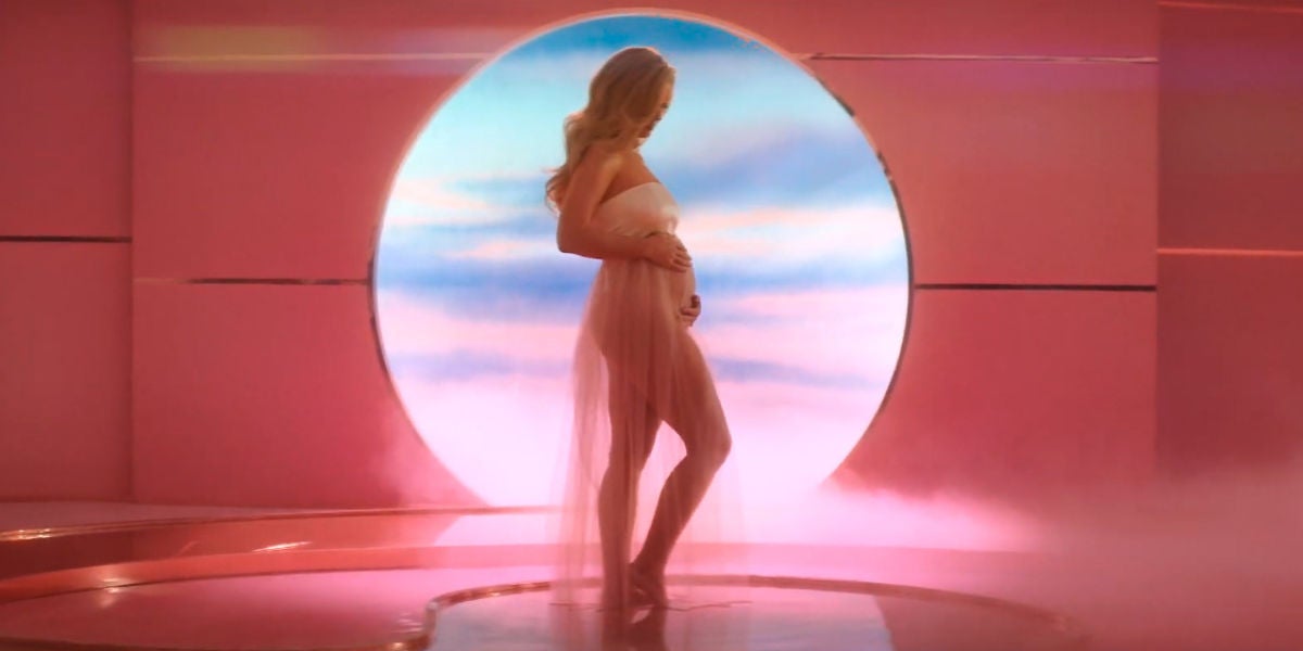 Katy Perry, en su single 'Never Worn White'