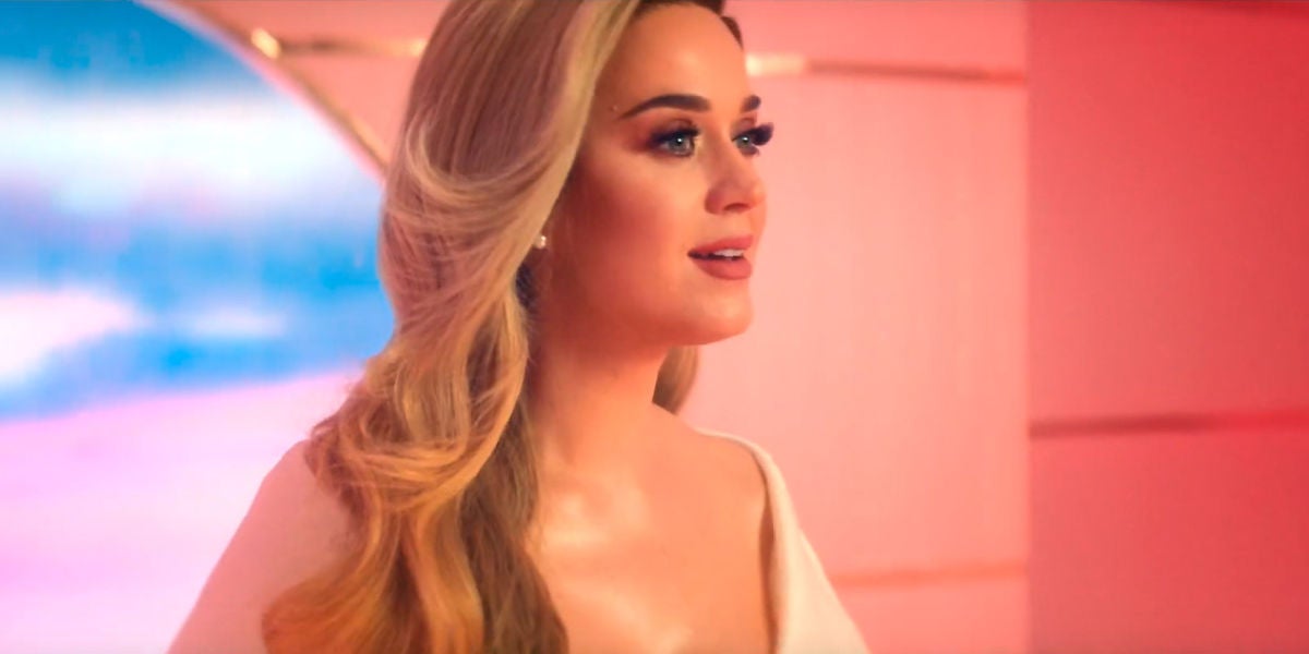 Katy Perry, en su single 'Never Worn White'
