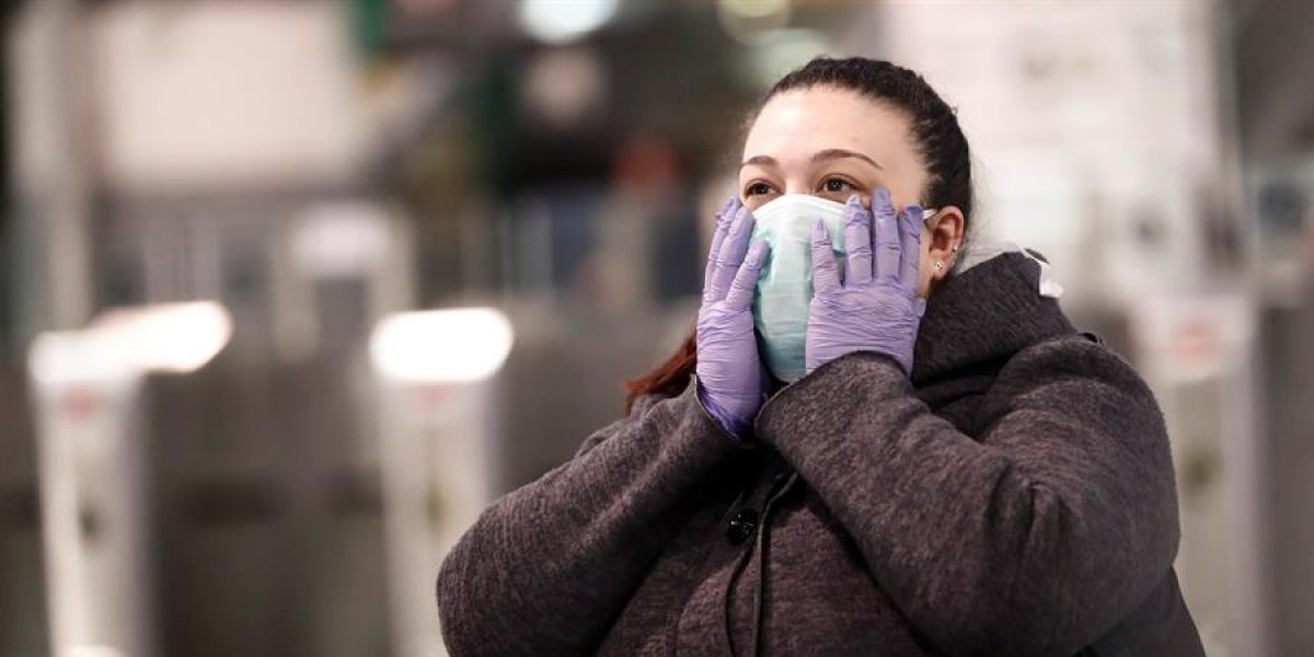 Una mujer con mascarilla en Madrid