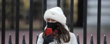 Una ciudadana con mascarilla, en la calle Una ciudadana con mascarilla, en la calle