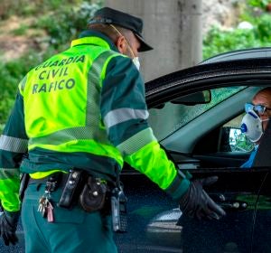Un control de la Guardia Civil por el estado de alarma Un control de la Guardia Civil por el estado de alarma
