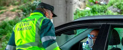 Un control de la Guardia Civil por el estado de alarma Un control de la Guardia Civil por el estado de alarma