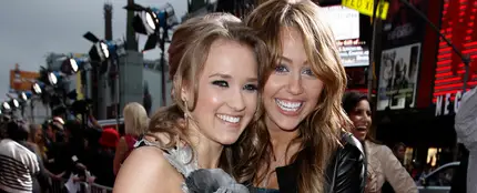 Miley Cyrus y Emily Osment Miley Cyrus y Emily Osment