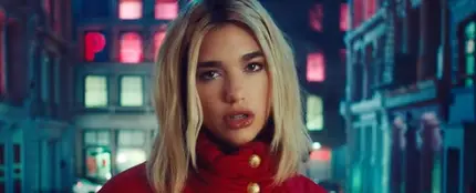 Dua Lipa en el vídeo de 'Break My Heart' Dua Lipa en el vídeo de 'Break My Heart'