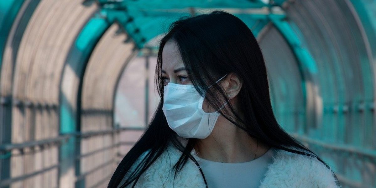 La OMS recomienda que usar las mascarillas junto con otras medidas más eficientes como la distancia social