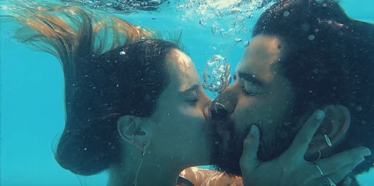 Camilo y su mujer en el videoclip de 'Favorito'