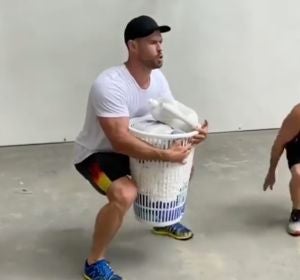Chris Hemsworth entrenando Chris Hemsworth entrenando
