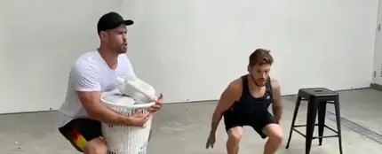 Chris Hemsworth entrenando Chris Hemsworth entrenando