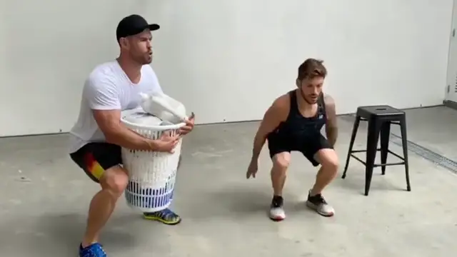 Chris Hemsworth entrenando