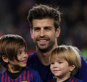 Gerard Piqué con sus hijos milan y Sasha Gerard Piqué con sus hijos milan y Sasha