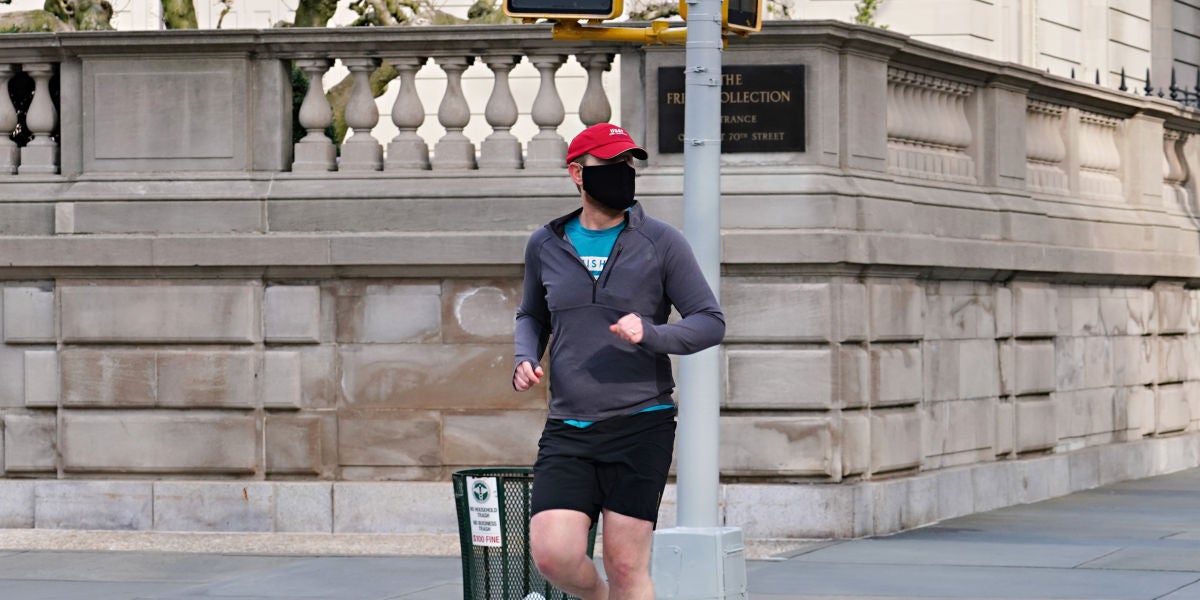 Desescalada coronavirus: Cómo correr con mascarilla durante el confinamiento