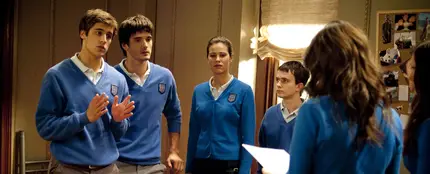 El Internado - Temporada 7 - Capítulo 6: Los tres pétalos El Internado - Temporada 7 - Capítulo 6: Los tres pétalos