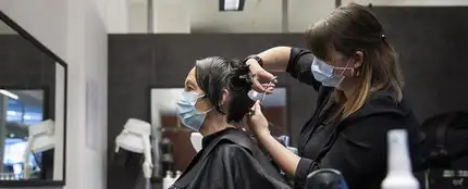 Imagen de una peluquería durante la pandemia del COVID-19 Imagen de una peluquería durante la pandemia del COVID-19