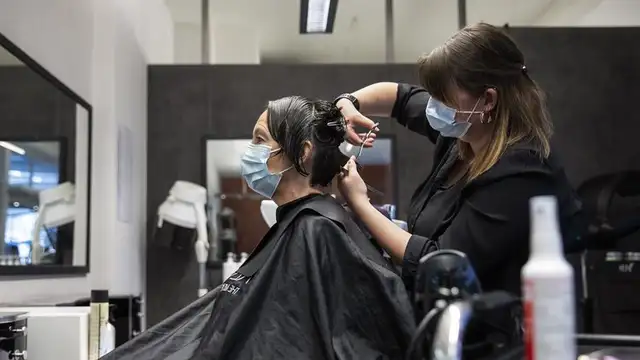 Imagen de una peluquería durante la pandemia del COVID-19