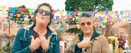 Carlos Vives y Alejandro Sanz en el vídeo de 'For Sale' Carlos Vives y Alejandro Sanz en el vídeo de 'For Sale'
