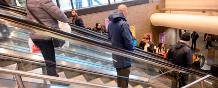 Distancia social en la Estación Central de Estocolmo Distancia social en la Estación Central de Estocolmo